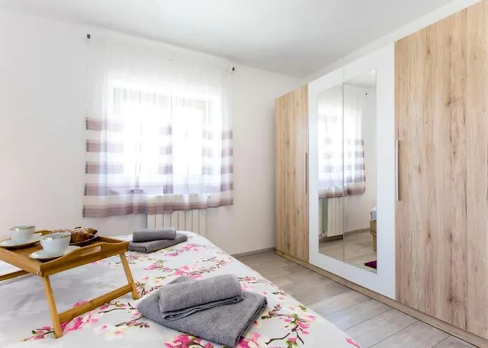 Valica Guest house Tinjan